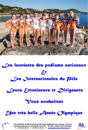 Lauryn, Oréane, Alizée, Océane, Eva, Loan, Morgane, Lea... Les gymnastes du Pôle espoir de Toulon de gymnastique posent sur la plage du Morillon
